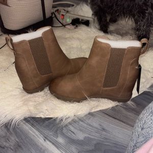 Size 8 tan boots ✨❤️
